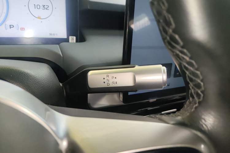 Used AION Y 2023 Plus 610 Enjoyment Edition Ternary Lithium Gear Lever