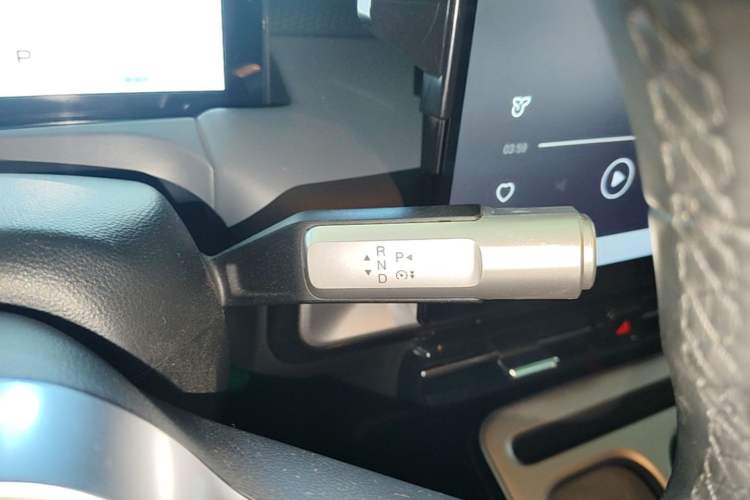 Used AION Y 2023 Plus 510 Enjoy Edition Gear Lever
