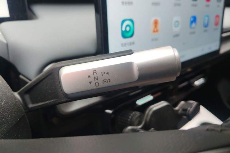 Used AION Y 2023 Plus 610 Enjoy Edition Gear Lever