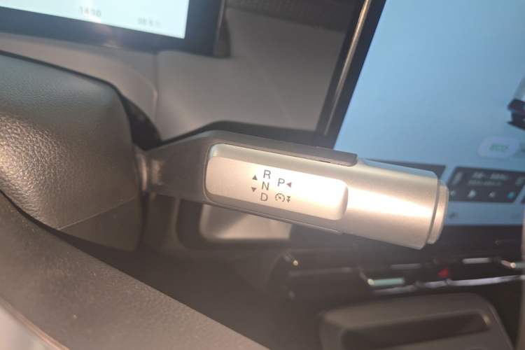 Used AION Y 2023 Plus 510 Enjoy Edition Gear Lever