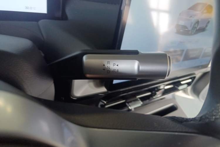 Used AION Y 2023 Plus 510 Smart Edition Gear Lever