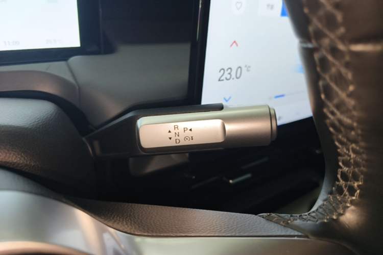 Used AION Y 2023 Plus 510 Smart Edition Gear Lever