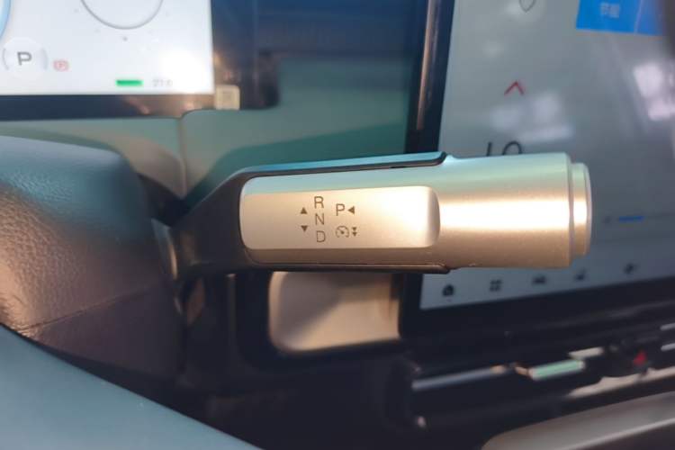 Used AION Y 2023 Plus 510 Enjoy Edition Gear Lever