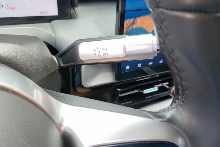 Used AION Y 2023 Plus 510 Executive Edition Gear Lever