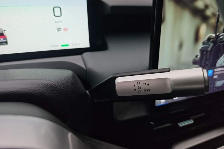 Used AION Y 2023 Plus 510 Smart Edition Gear Lever