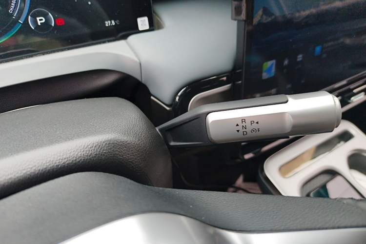 Used AION Y 2023 Plus 510 Executive Edition Gear Lever