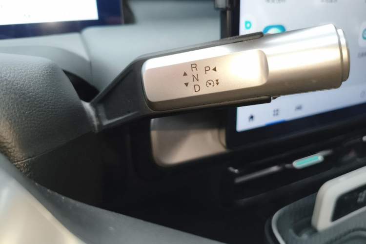 Used AION Y 2023 Plus 510 Enjoy Edition Gear Lever