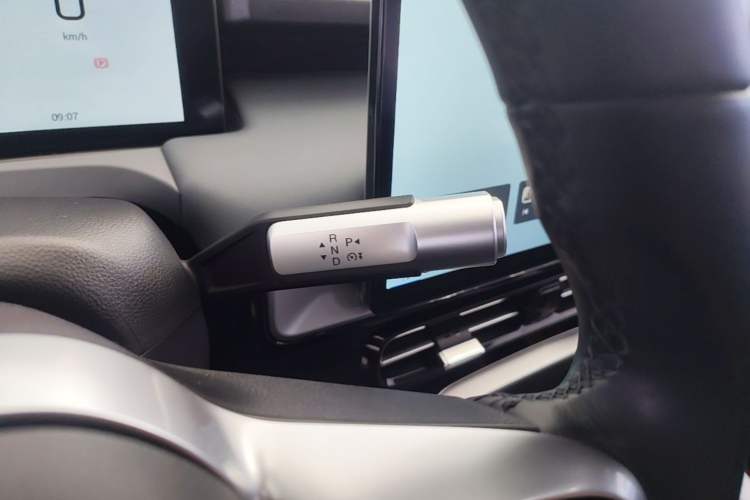 Used AION Y 2023 Plus 510 Smart Edition Gear Lever