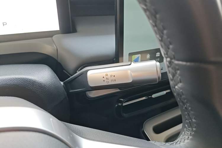 Used AION Y 2023 Plus 610 Enjoy Edition Gear Lever