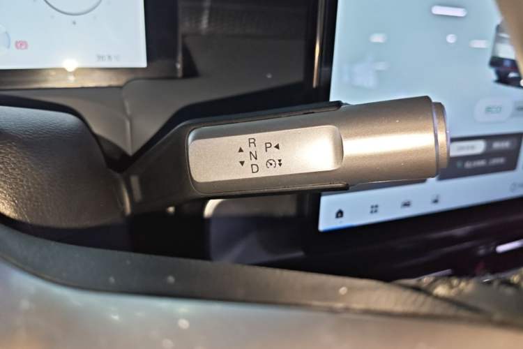 Used AION Y 2023 Plus 510 Smart Edition Gear Lever