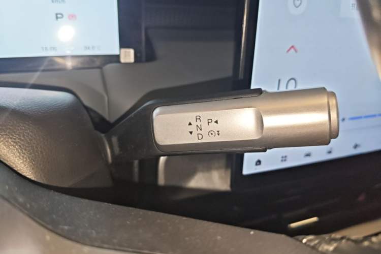 Used AION Y 2023 Plus 510 Executive Edition Gear Lever