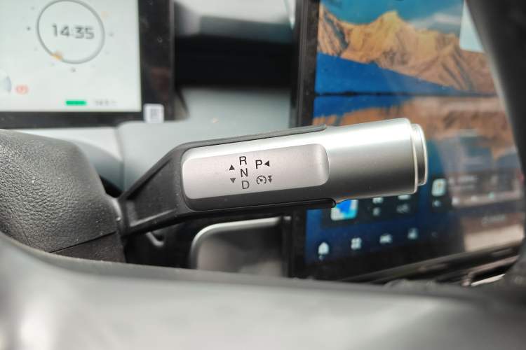 Used AION Y 2023 Plus 610 Enjoy Edition Gear Lever