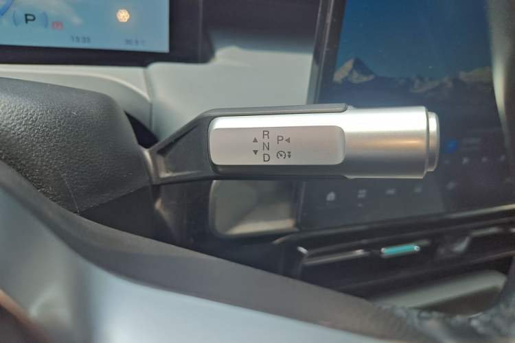 Used AION Y 2023 Plus 510 Enjoy Edition Gear Lever