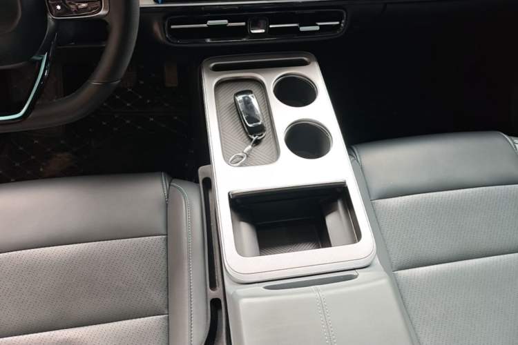 Used AION Y 2023 Plus 510 Smart Edition Gear Lever