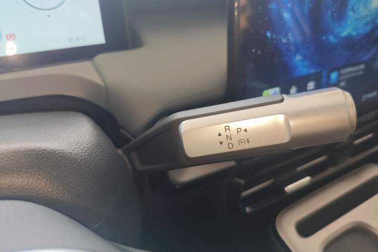 Used AION Y 2023 Plus 510 Enjoy Edition Gear Lever