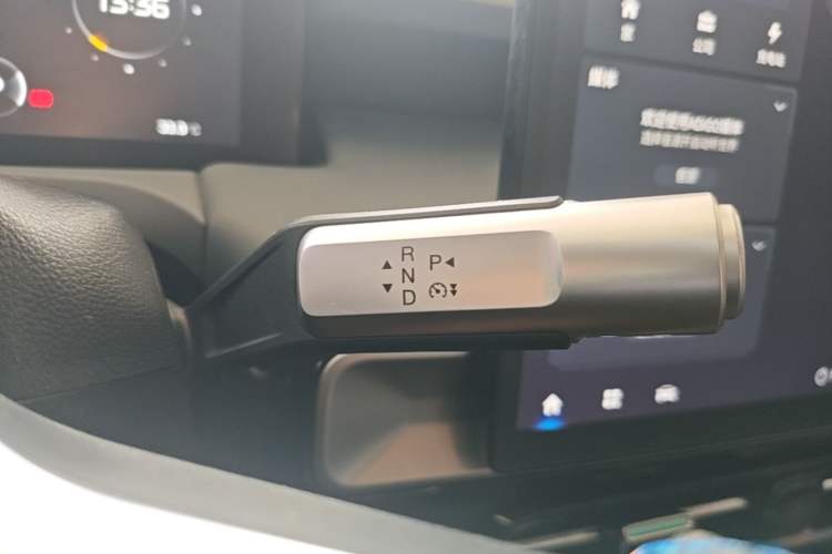 Used AION Y 2023 Plus 510 Smart Edition Gear Lever