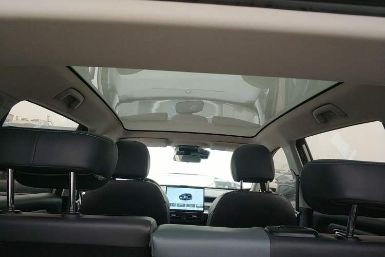 Used AION Y 2023 Plus 510 Smart Edition Headliner