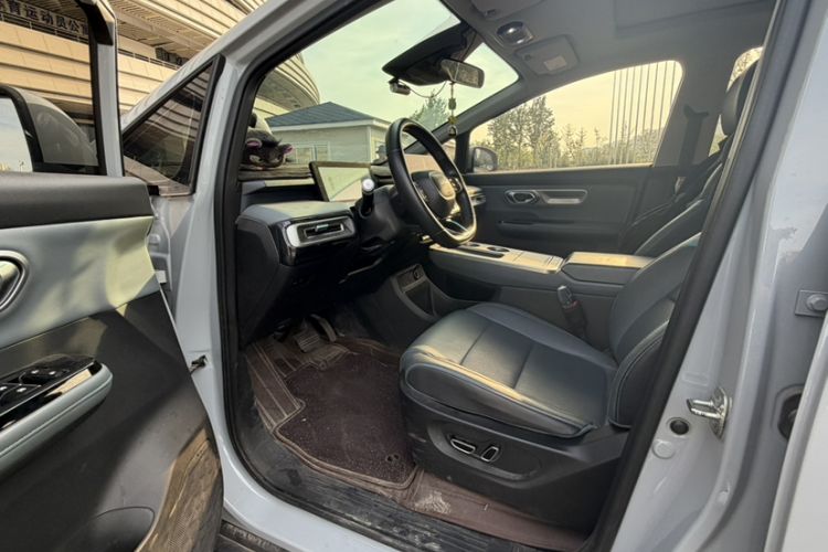 Used AION Y 2023 Plus 510 Smart Edition Interior 2