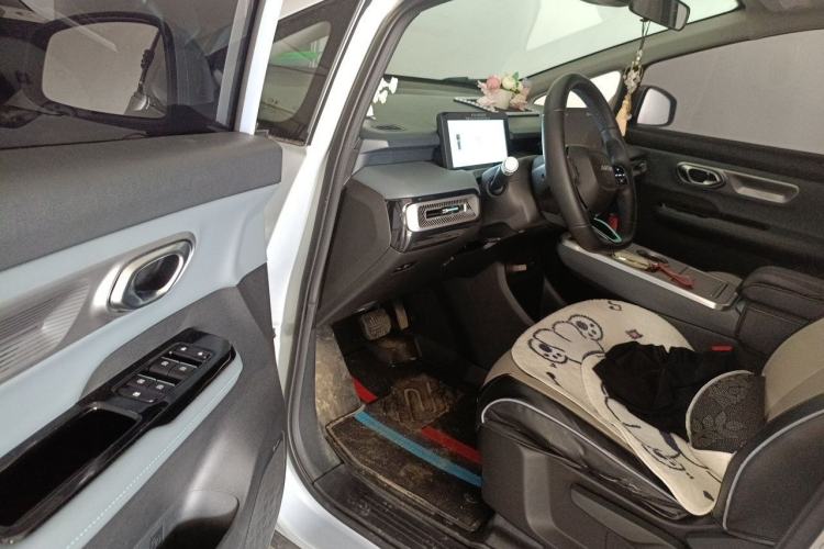 Used AION Y 2023 Younger Interior 3