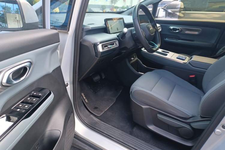 Used AION Y 2023 Younger Interior 3