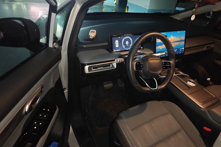 Used AION Y 2023 Younger Interior 3
