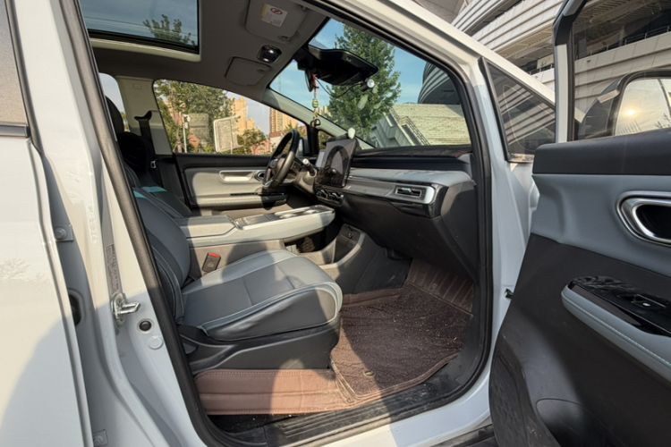 Used AION Y 2023 Plus 510 Smart Edition Interior 3
