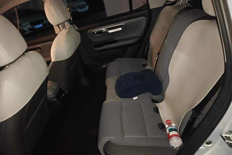 Used AION Y 2023 Younger Interior 4