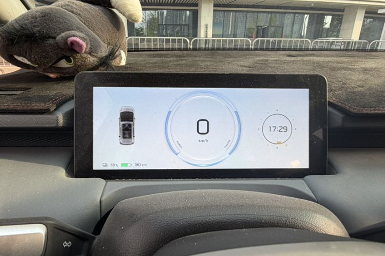 Used AION Y 2023 Plus 510 Smart Edition Interior 7