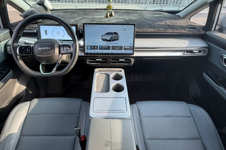 Used AION Y 2023 Plus 510 Smart Edition Interior 9