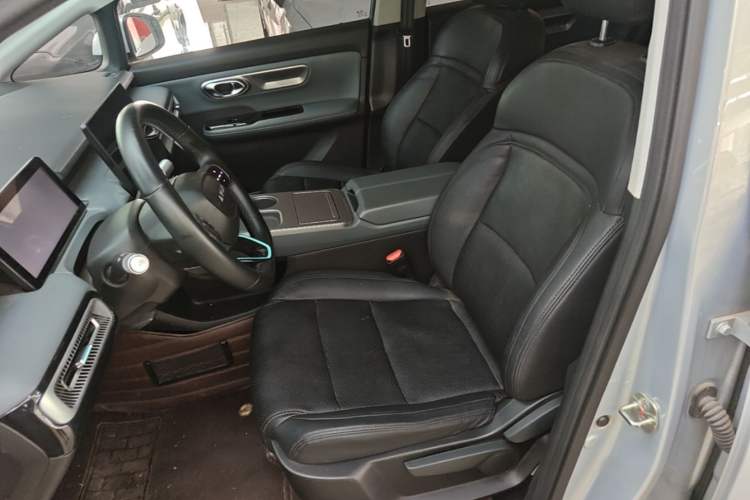 Used AION Y 2023 Younger Left Front Seat