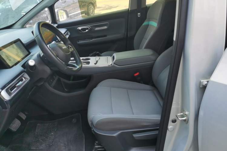 Used AION Y 2023 Younger Left Front Seat