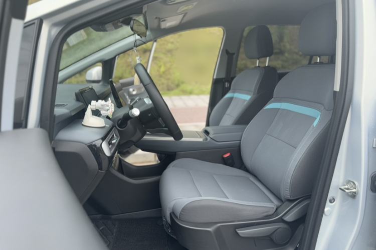 Used AION Y 2023 Younger Left Front Seat