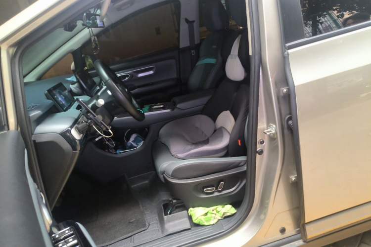 Used AION Y 2023 Younger Star Edition Left Front Seat