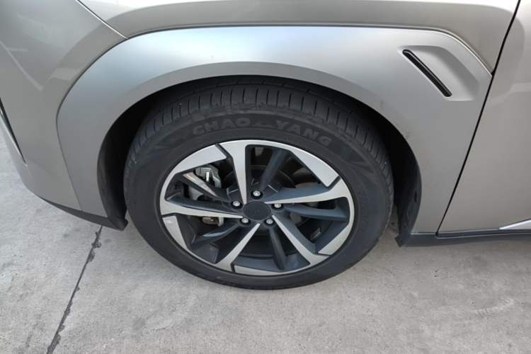 Used AION Y 2023 Plus 610 Enjoyment Edition Ternary Lithium Left Front Wheel Hub