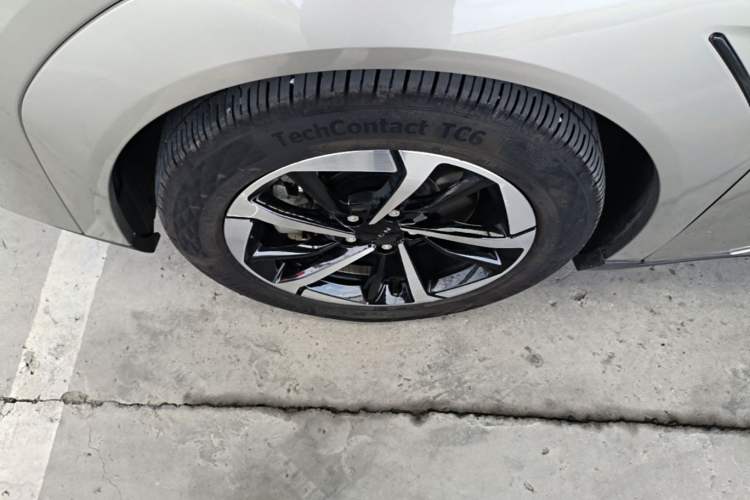 Used AION Y 2023 Plus 610 Smart Edition Ternary Lithium Left Front Wheel Hub