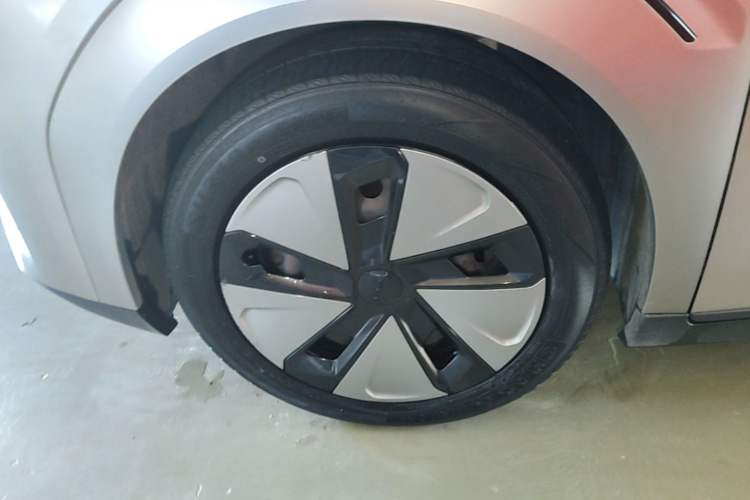 Used AION Y 2023 Plus 510 Enjoy Edition Left Front Wheel Hub