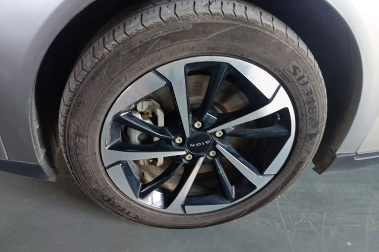 Used AION Y 2023 Plus 510 Smart Edition Left Front Wheel Hub