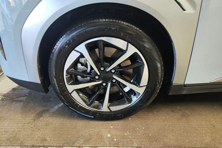 Used AION Y 2023 Plus 510 Smart Edition Left Front Wheel Hub