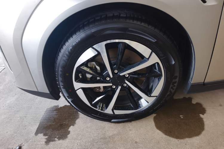 Used AION Y 2023 Plus 510 Enjoy Edition Left Front Wheel Hub