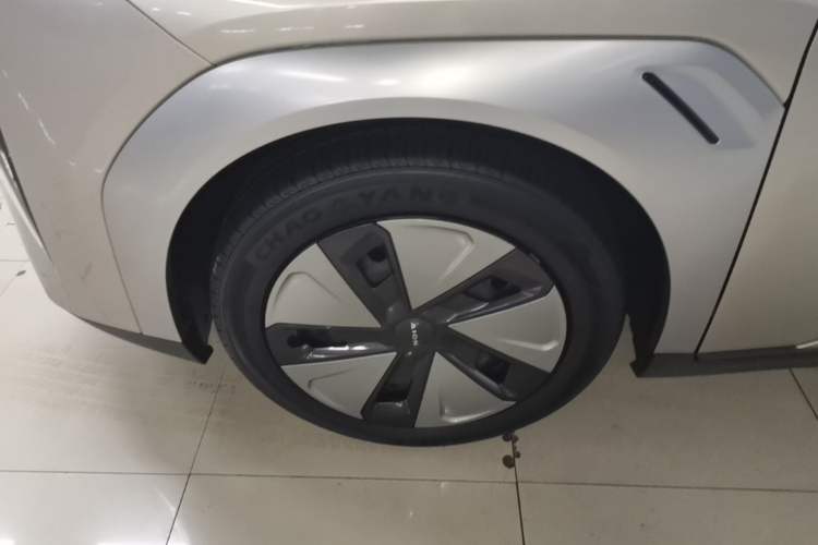 Used AION Y 2023 Plus 510 Enjoy Edition Left Front Wheel Hub