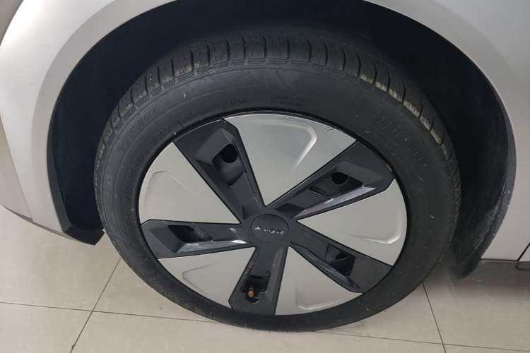 Used AION Y 2023 Plus 510 Enjoy Edition Left Front Wheel Hub