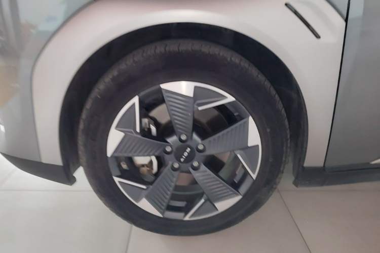Used AION Y 2023 Plus 510 Enjoy Edition Left Front Wheel Hub