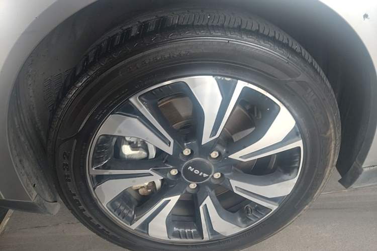 Used AION Y 2023 Plus 610 Enjoyment Edition Ternary Lithium Left Front Wheel Hub