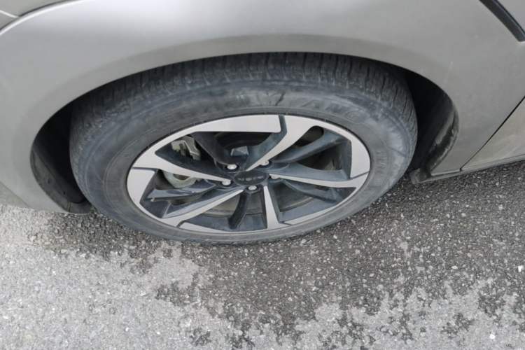 Used AION Y 2023 Plus 610 Smart Edition Ternary Lithium Left Front Wheel Hub