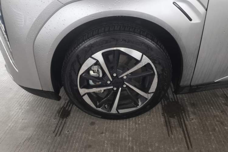 Used AION Y 2023 Plus 510 Smart Edition Left Front Wheel Hub