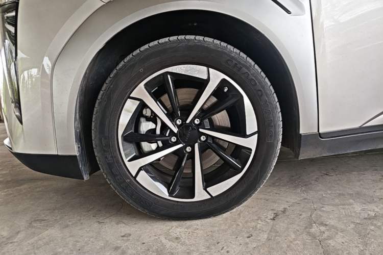 Used AION Y 2023 Plus 510 Smart Edition Left Front Wheel Hub