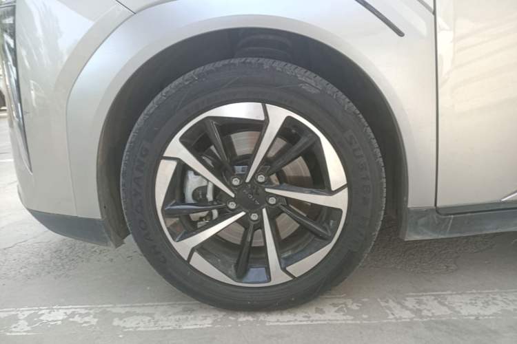 Used AION Y 2023 Plus 510 Smart Edition Left Front Wheel Hub