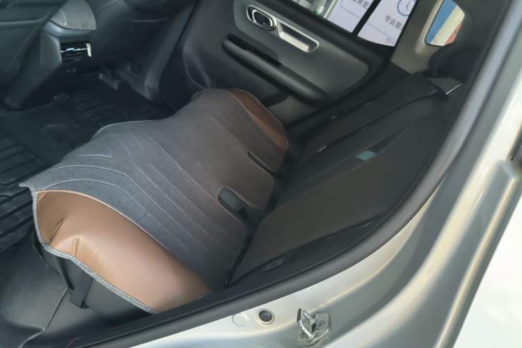 Used AION Y 2023 Younger Star Edition Left Rear Seat