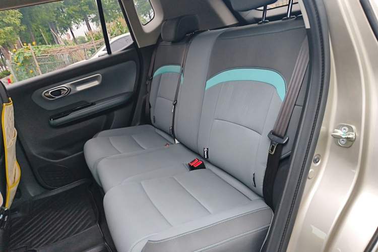Used AION Y 2023 Plus 510 Executive Edition Left Rear Seat