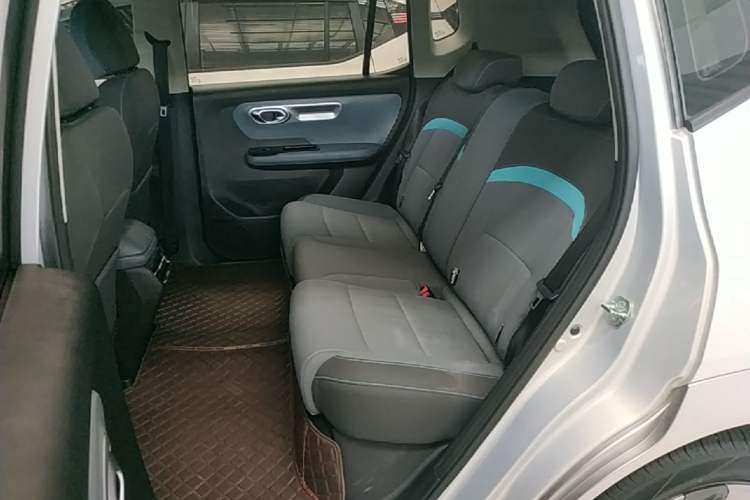 Used AION Y 2023 Younger Left Rear Seat